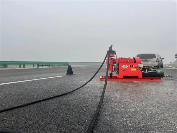 卧龙马路路基路面开裂下沉注浆加固灌浆